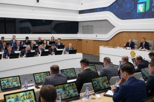 Хабиров посоветовал подчиненным проснуться вслед за пчелами