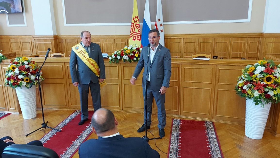 Емельянов обрел звание почетного гражданина Чебоксар и назван «крестным отцом»