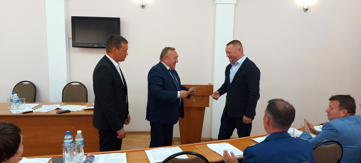 Депутат Новочебоксарска вместе с доверием утратил мандат и партбилет