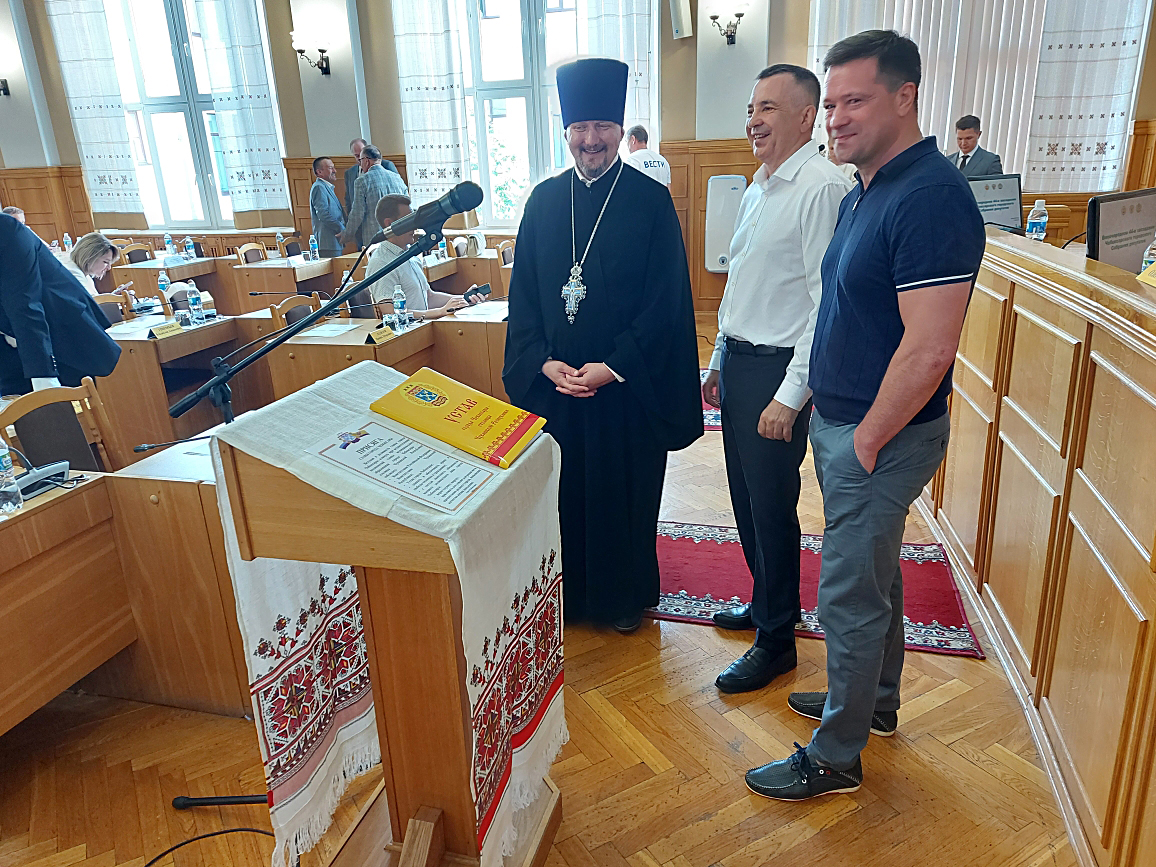 Доброхотов стал главой Чебоксар после урагана и получил в подарок икону с консенсусом