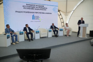 Назаров напомнил застройщикам Башкортостана о выгоде возведения соцобъектов и посоветовал давить на газ