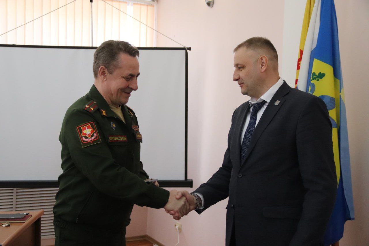 Максим Семенов отстоял пост главы Новочебоксарска и заслужил медаль