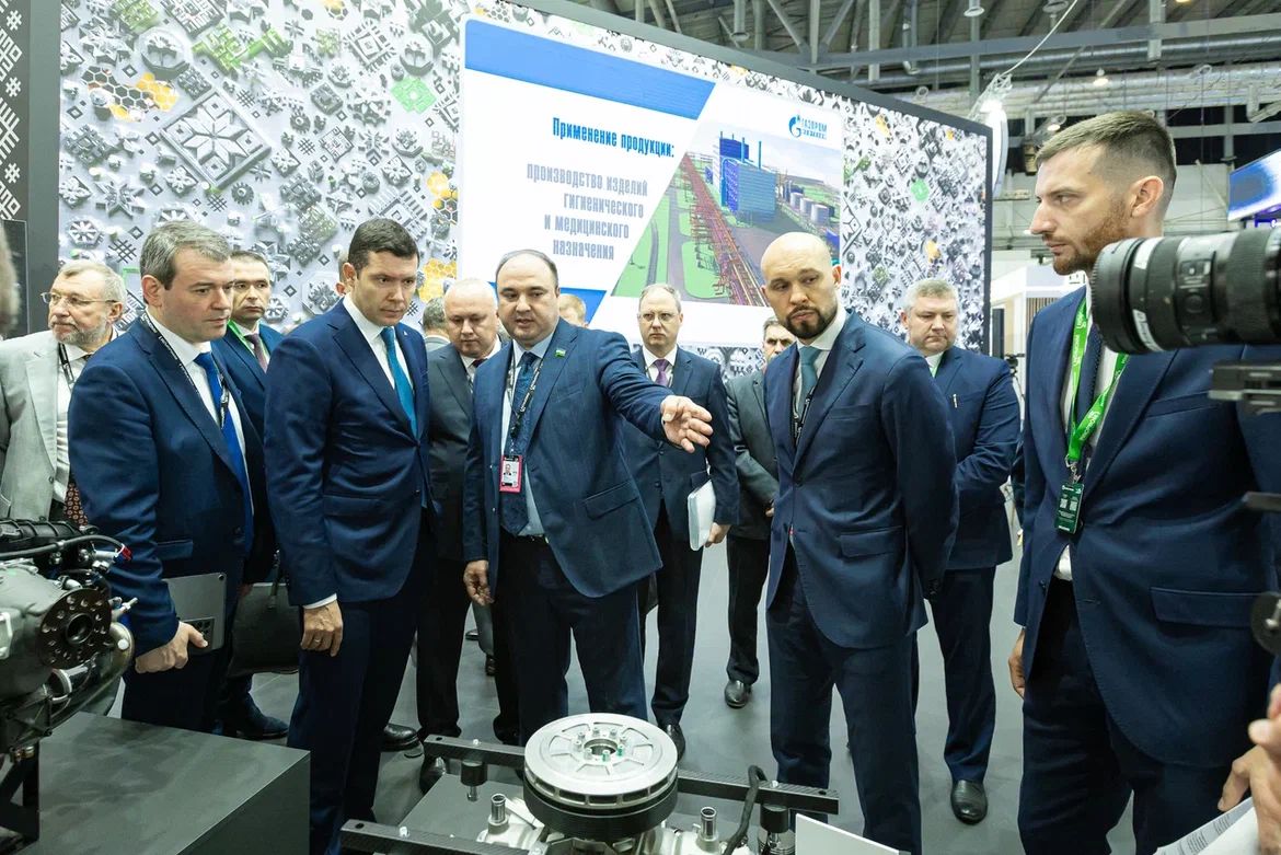 Башкортостан на ИННОПРОМе помогает Алтаю и заманивает китайцев