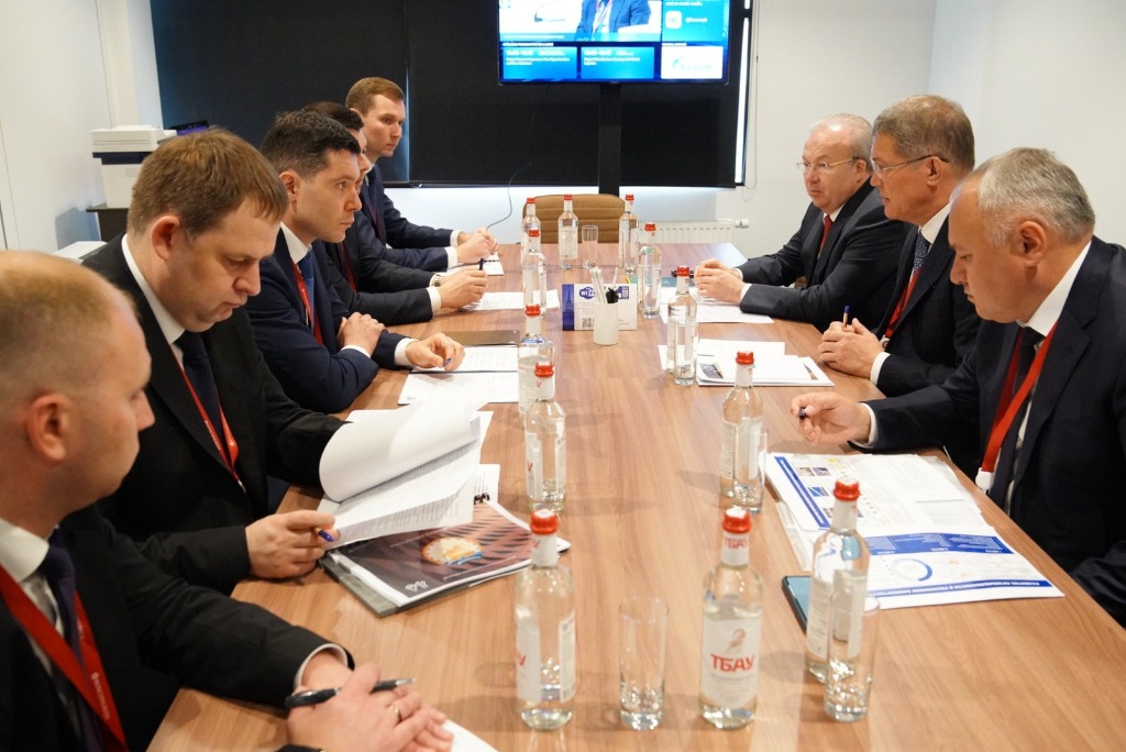 ПМЭФ защитил башкирскую пчелу от тамбовских притязаний и добавил республике «Чижиков». 