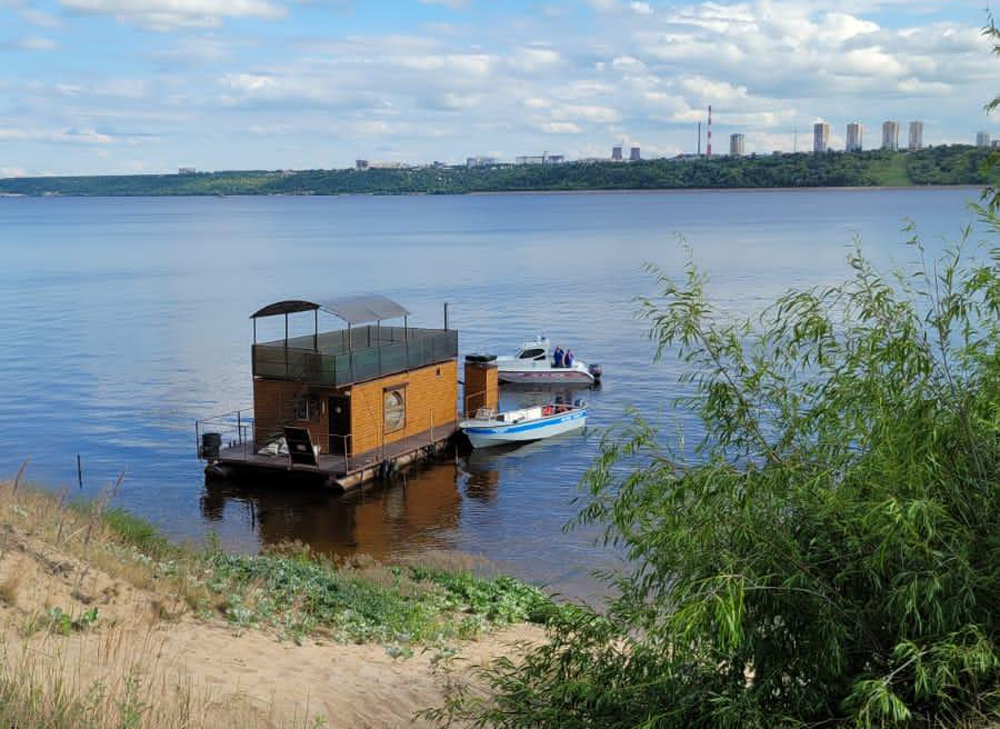 Левобережный пляж Чебоксар утонул в мусоре