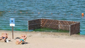 На обмелевшей Волге возле Чебоксар опасно заходить в воду и оставаться на берегу