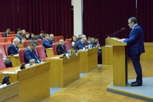 Депутаты мерились с Минфином Чувашии калькуляторами и заморозили оклады госслужащим