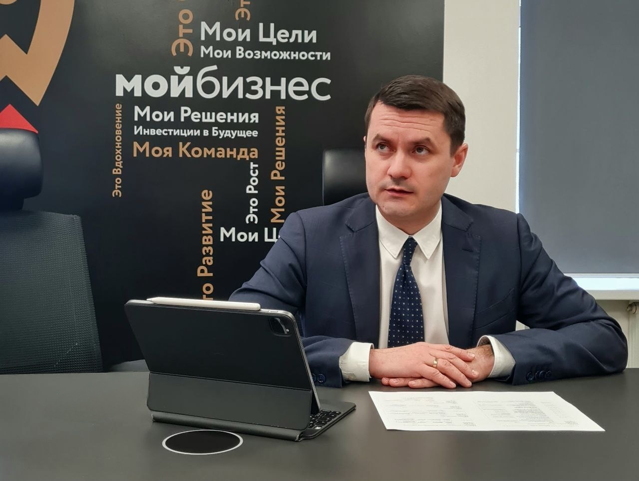 Дмитрий Краснов ушел в отставку и получил право на выезд за рубеж
