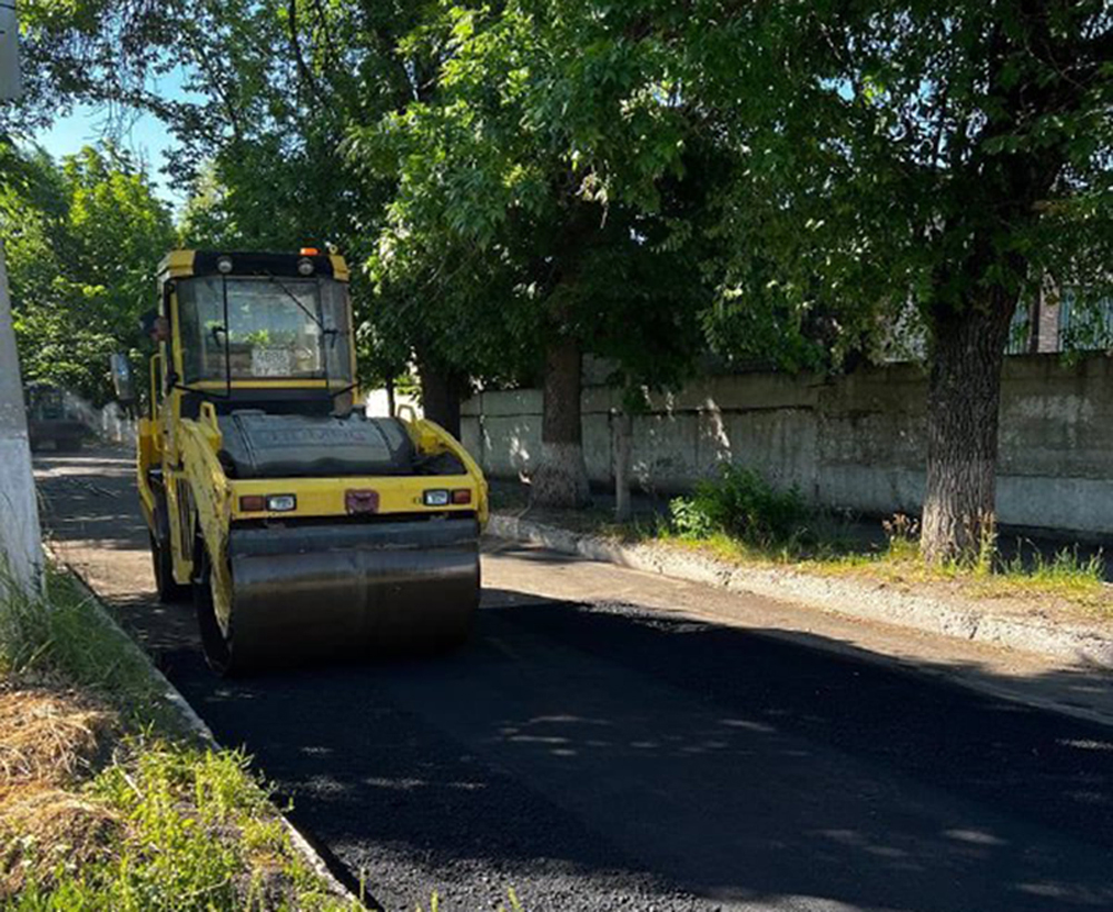 Нижегородцы приступили к восстановлению дорог на Донбассе.