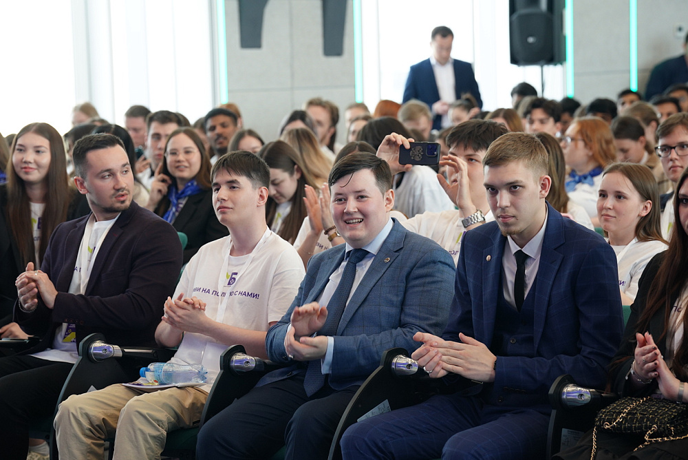 Хабиров перед встречей со СМИ потренировался на студентах