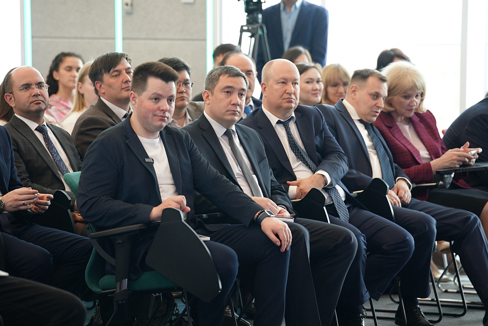 Хабиров перед встречей со СМИ потренировался на студентах
