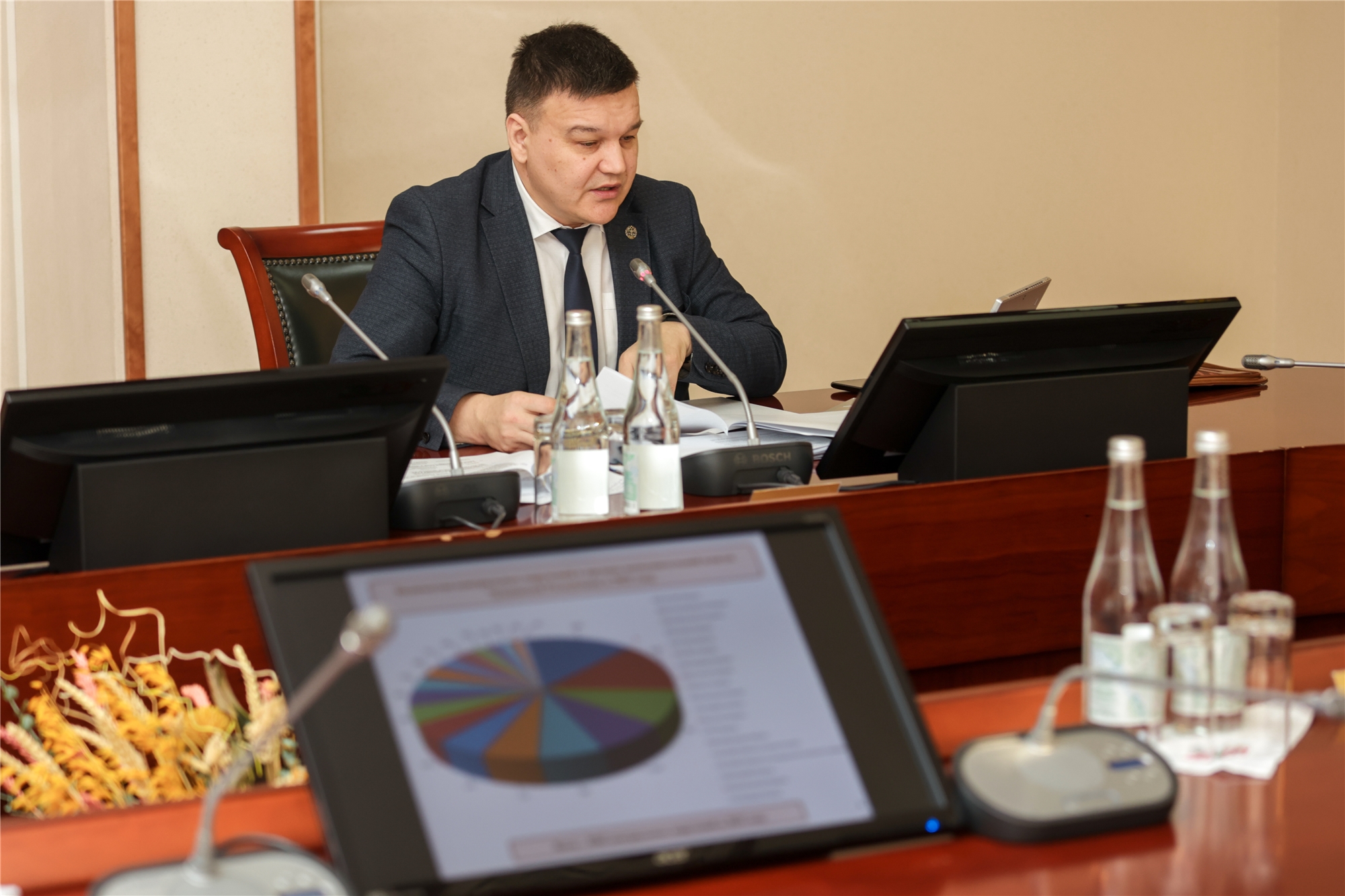 Олег Николаев ждет инициатив от проектных групп и подстегивает бюрократию