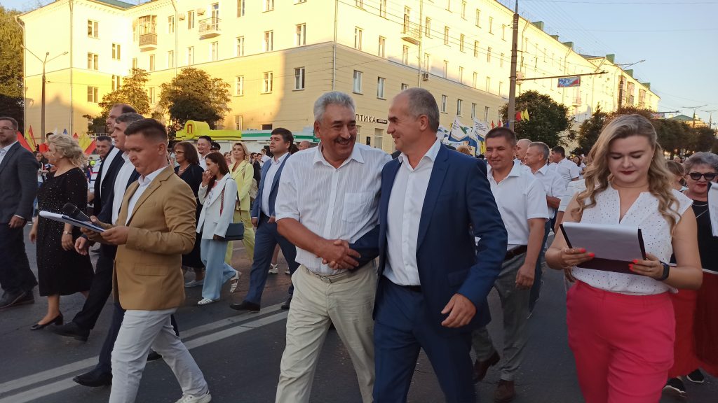 «Творческий бульвар» встретил Николаева и Спирина тухьями из вип-зданий и организованным мордобоем