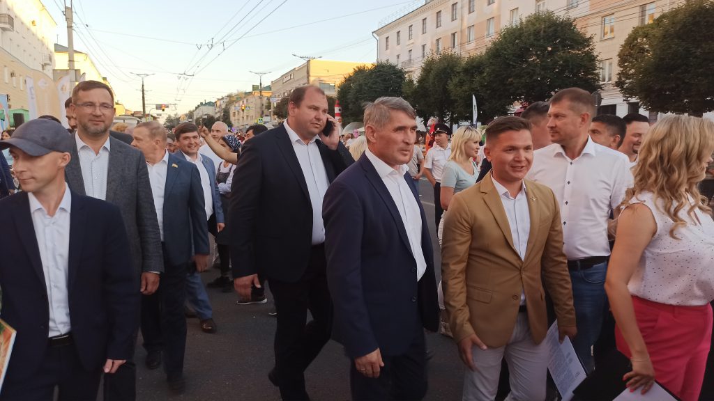 «Творческий бульвар» встретил Николаева и Спирина тухьями из вип-зданий и организованным мордобоем
