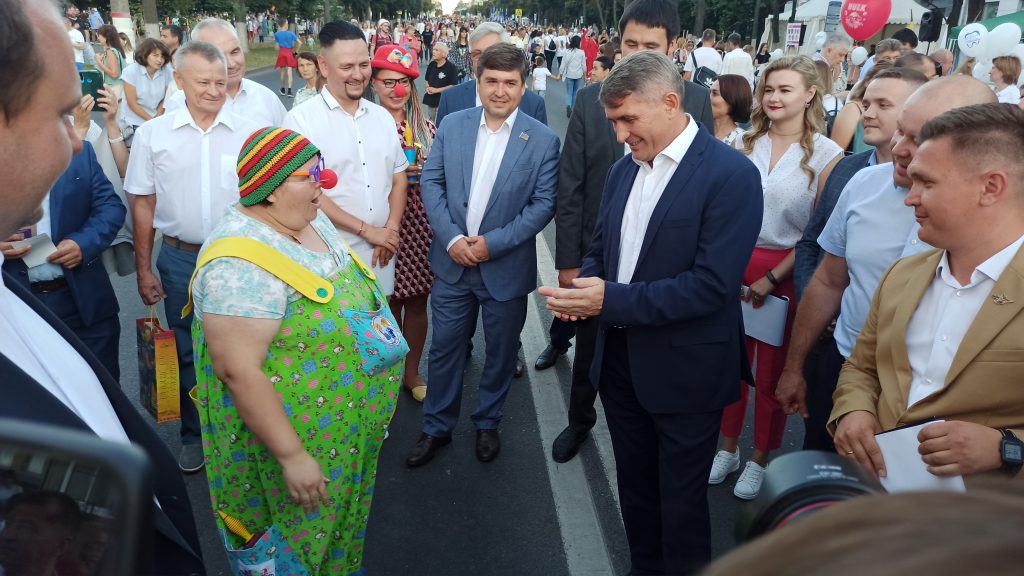 «Творческий бульвар» встретил Николаева и Спирина тухьями из вип-зданий и организованным мордобоем
