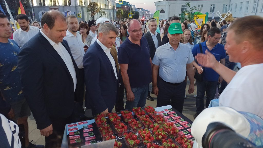 «Творческий бульвар» встретил Николаева и Спирина тухьями из вип-зданий и организованным мордобоем