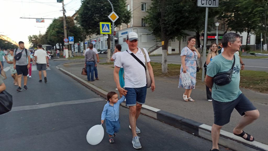 «Творческий бульвар» встретил Николаева и Спирина тухьями из вип-зданий и организованным мордобоем