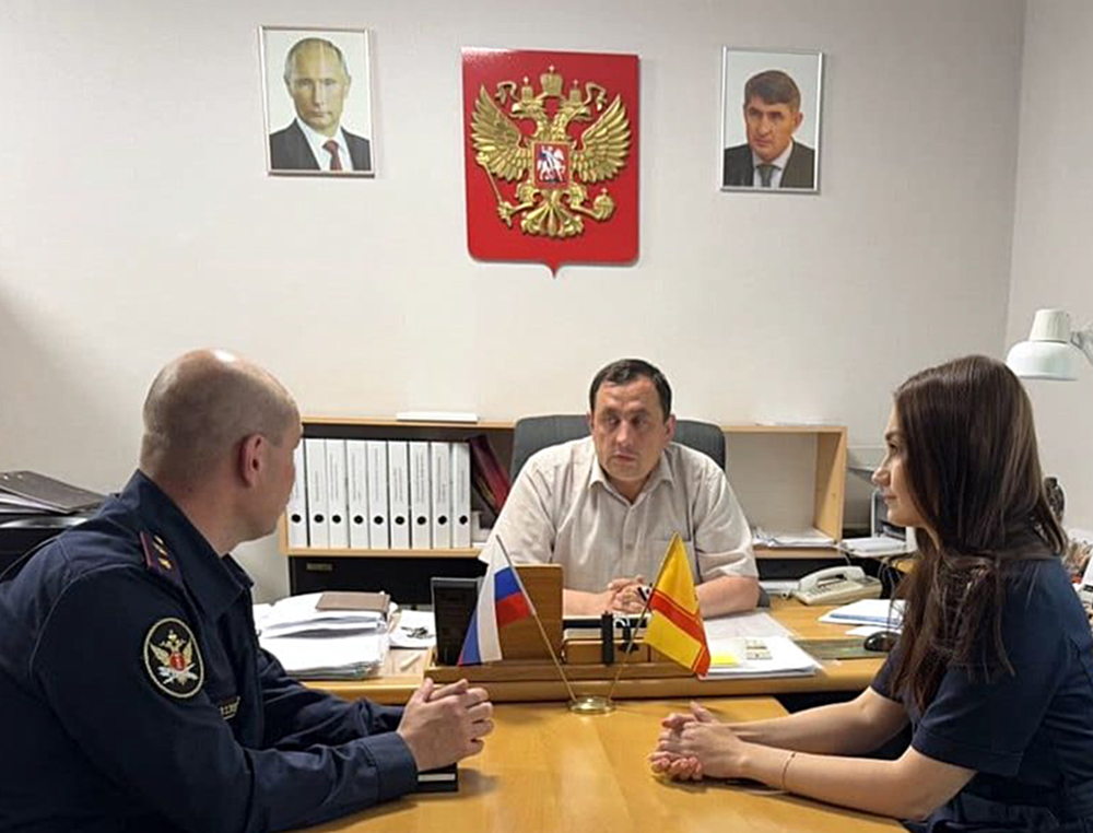 Депутаты поощряют чиновников и показывают избирателям неприличные жесты