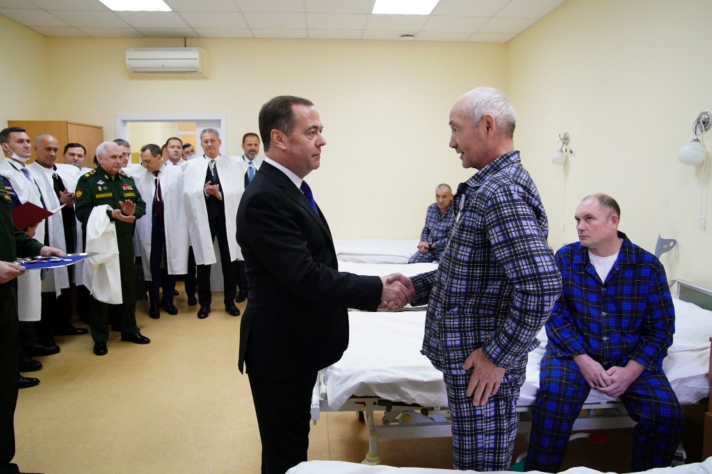Медведев в Уфе собрал губернаторов ПФО и не доехал до форума в кампусе