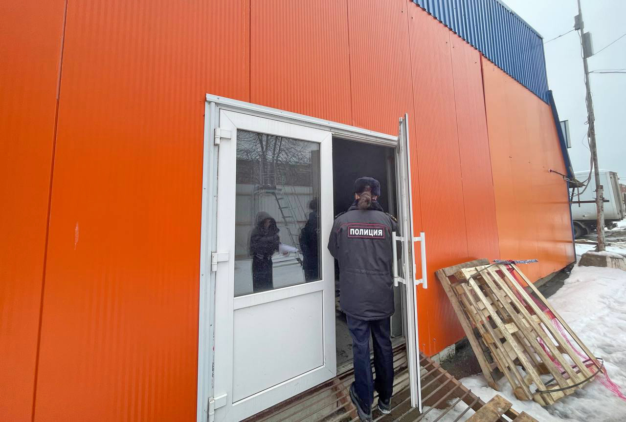 В Чувашии силовики находят нелегальные молельные комнаты на рынке и автотрассе