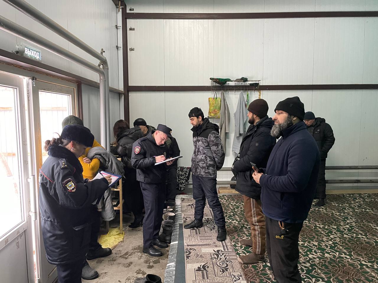В Чувашии силовики находят нелегальные молельные комнаты на рынке и автотрассе