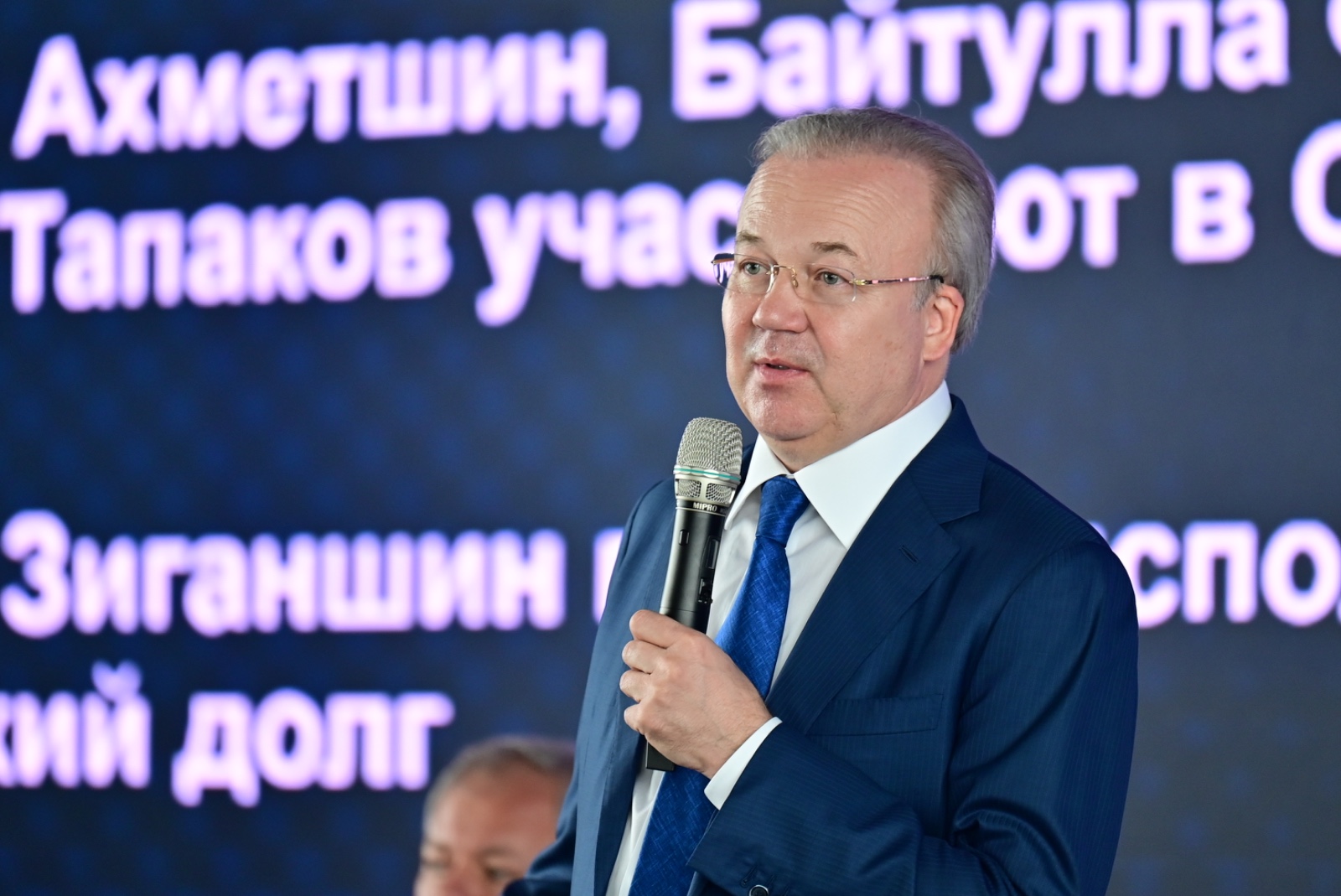 Назаров наградил журналистов и опроверг слухи об уходе