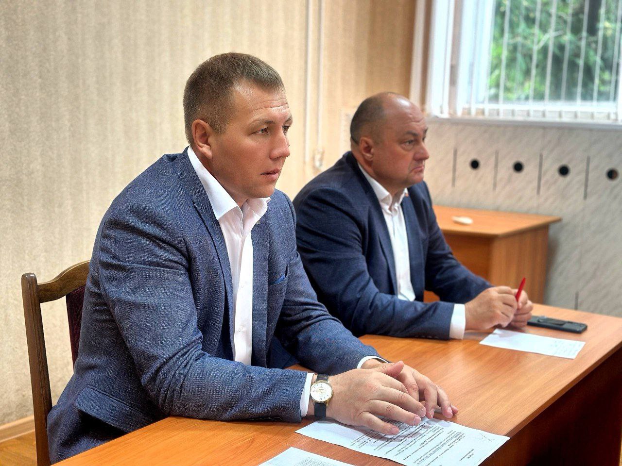 Депутаты Шумерлинского округа проводили Васильева овацией и отказались премировать