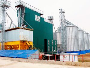Назаров предложил аграриям республики защищаться от влажного лета «Амкодором»