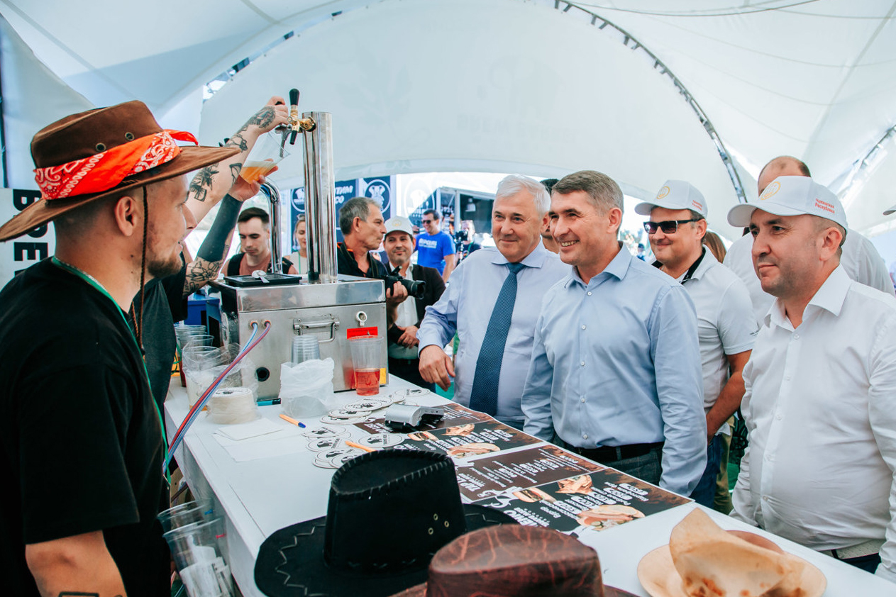 Козырями Дня города в Чебоксарах стали «Вышитая карта России» и «Звезда» над Волгой