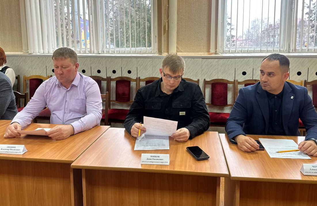 Депутаты Шумерлинского округа проводили Васильева овацией и отказались премировать