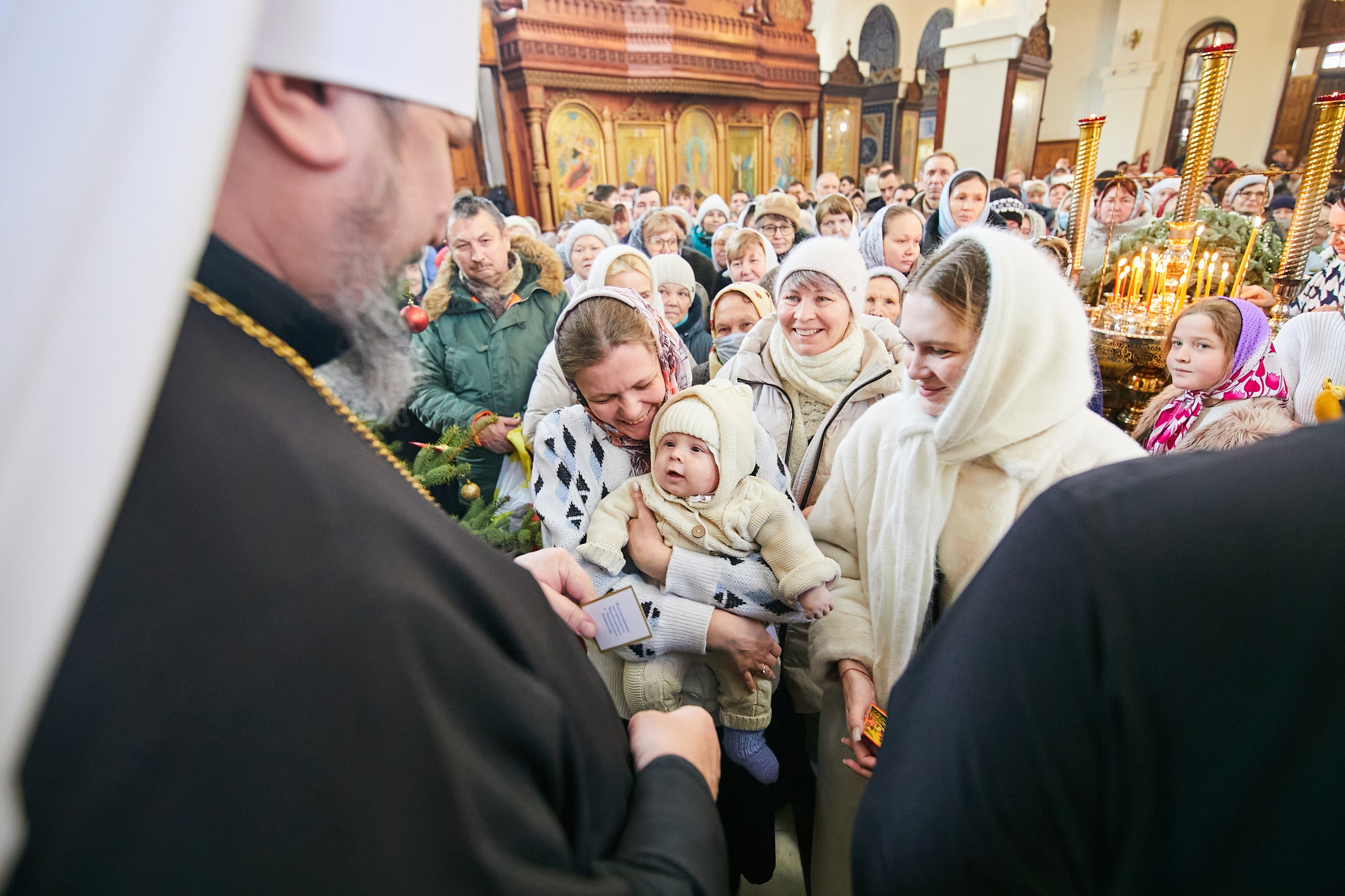Митрополит Савватий предпочитает одиночество и носит значок ОП 