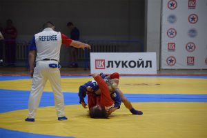 «Лукойл» поддержал турнир по самбо в Кстове