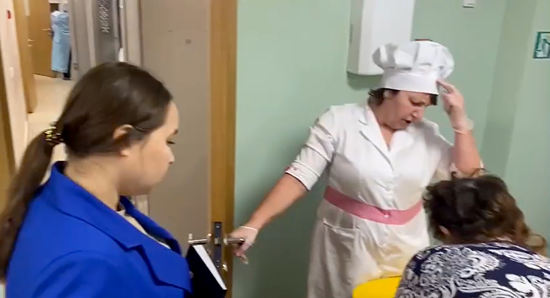 Организатору питания в школе № 4 Новочебоксарска запретили деятельность и учинили проверку рук 