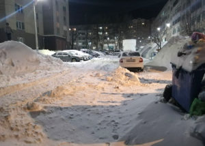Выпавший снег обнажил в Чебоксарах мусор во дворах и обещаниях власти