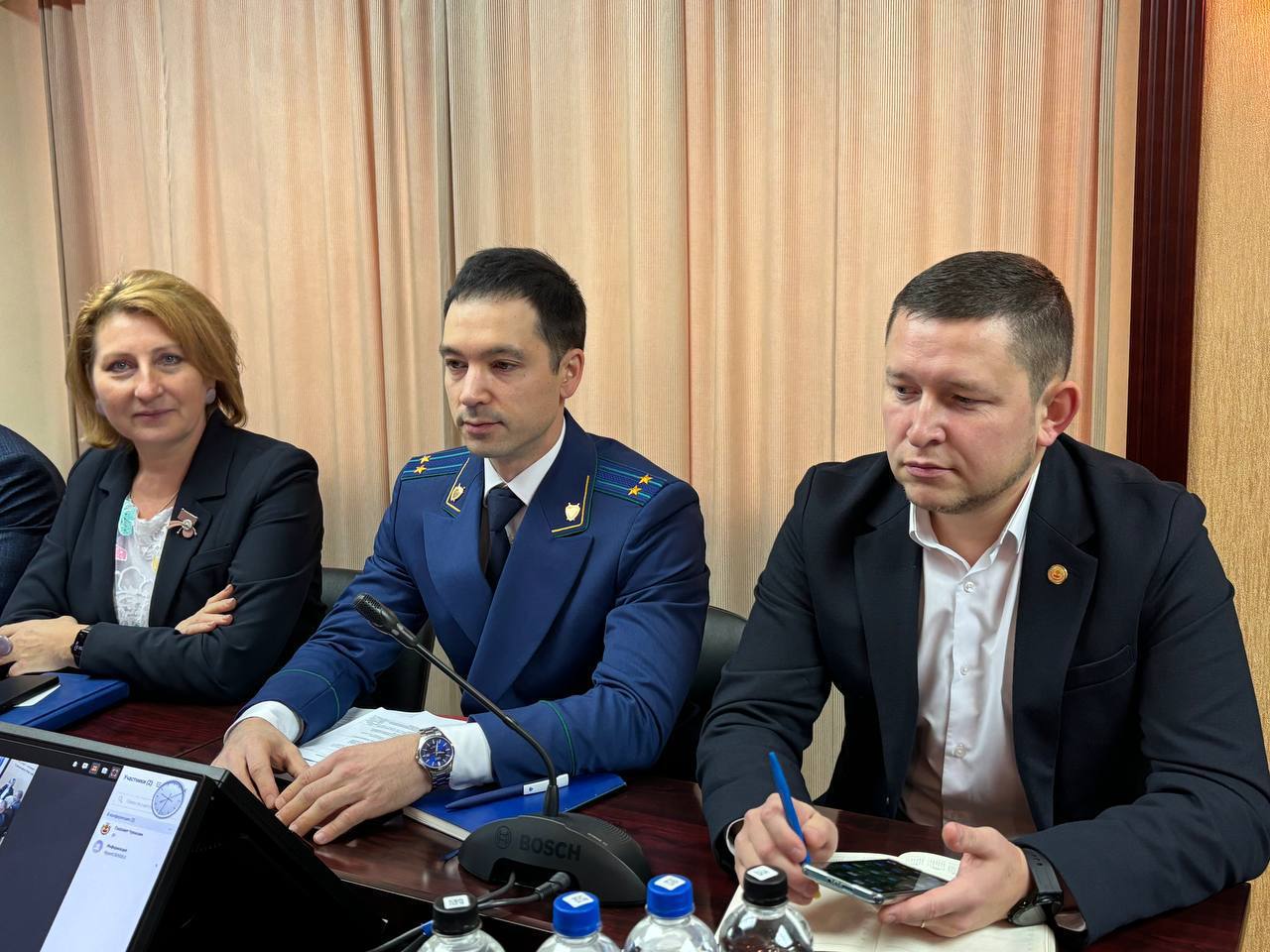 В Чувашии депутаты поддерживают сотрудников МВД в пикетах и путают с полицией Украины в соцсетях