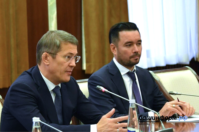 Ростислав Мурзагулов (справа) стоит на страже интересов Радия Хабирова