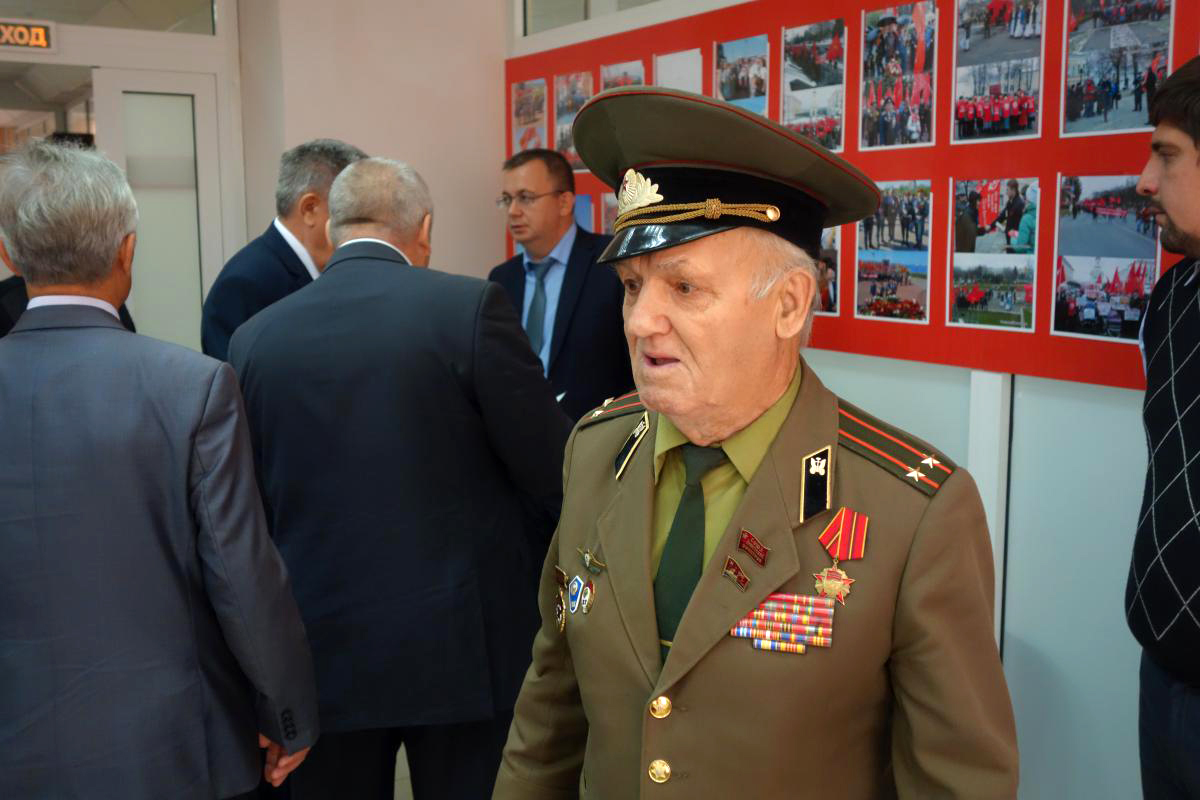 Прапорщик Бусов носит в ранце маршальский жезл Фото pravdapfo.ru