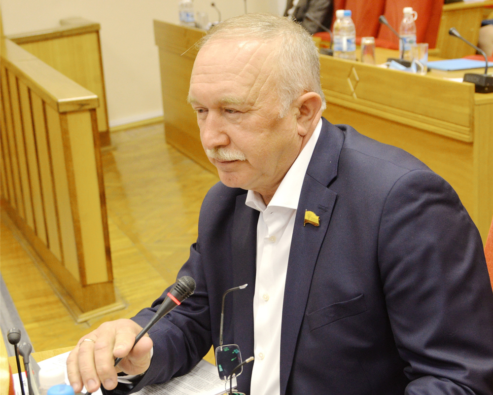 Юрий Попов