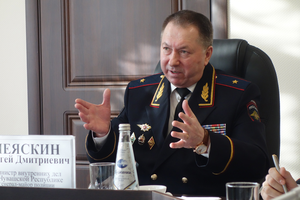 Министр Сергей Неяскин на пресс-конференции