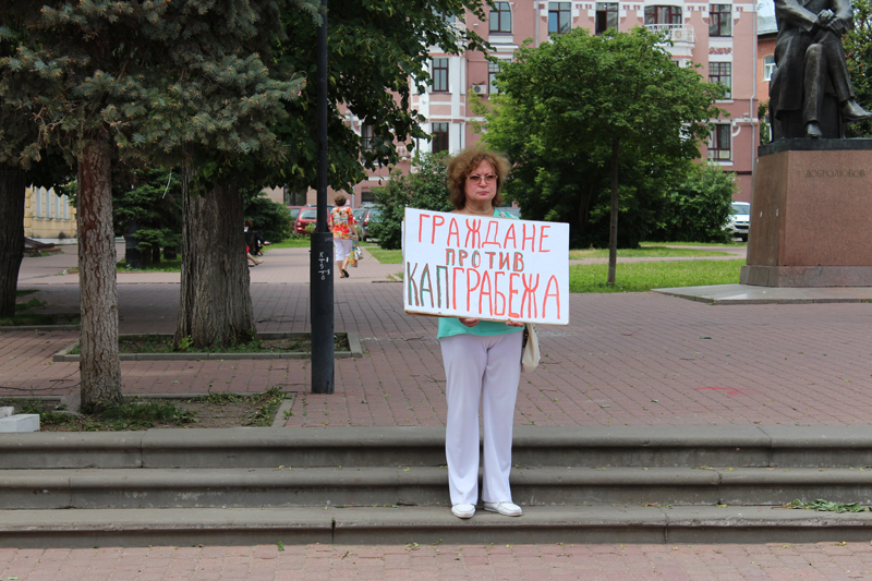 Нижегородцы регулярно выходят на одиночные пикеты против поборов в ЖКХ. Фото ИА «Нижний сейчас»