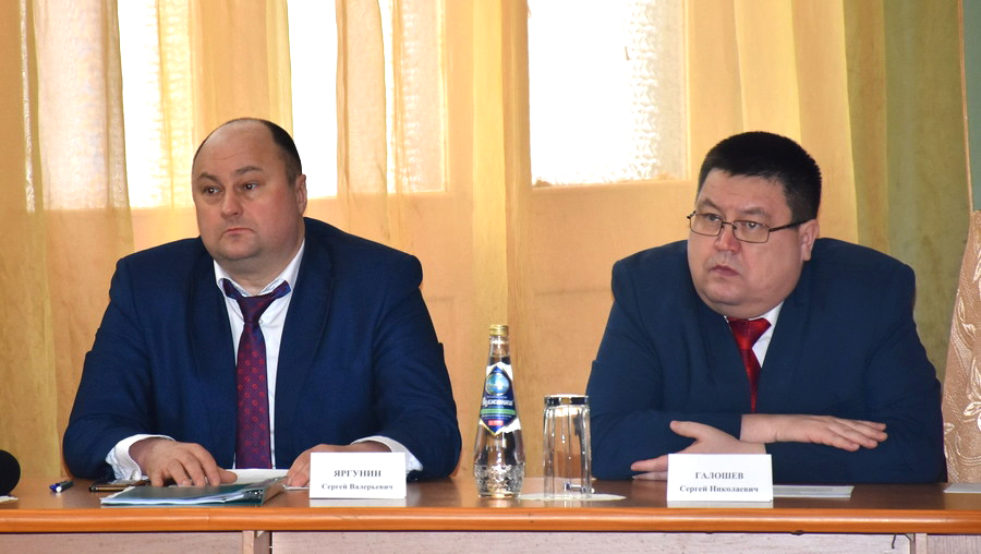 У президиума к докладчику появились вопросы Фото gshum.cap.ru