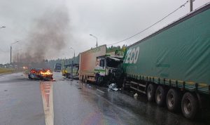 Автовоз протаранил три машины на М-7 в Чувашии