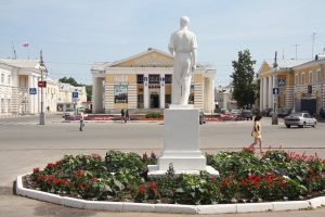 Мэр Заволжья пригрозила подчиненным увольнениями за прогул субботников и обвинила американский клён в дискредитации благоустройства. Источник — https://gorodarus.ru/zavolzhe.html